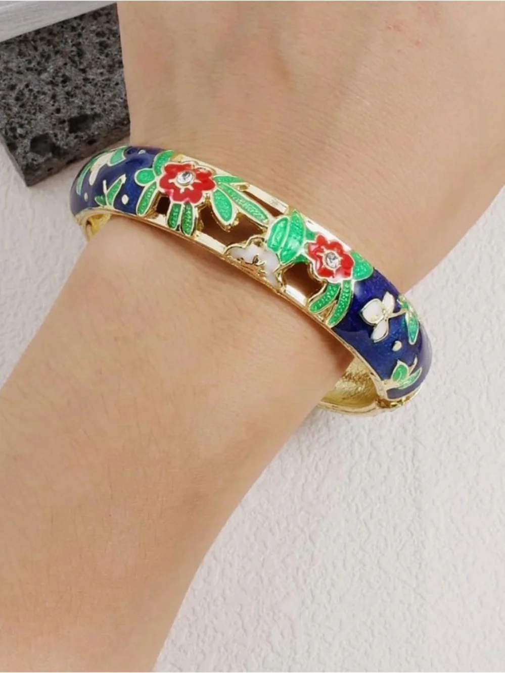Hand painted vintageGold-Tone Floral Bangle Bracelet in Blue, Red & Green